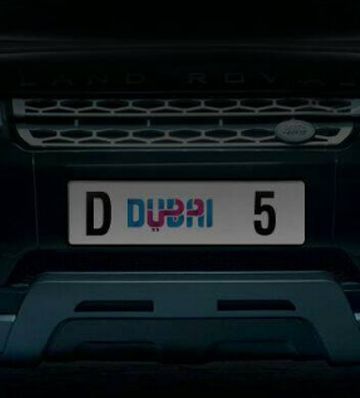 tablica rejestracyjna z numerem 5